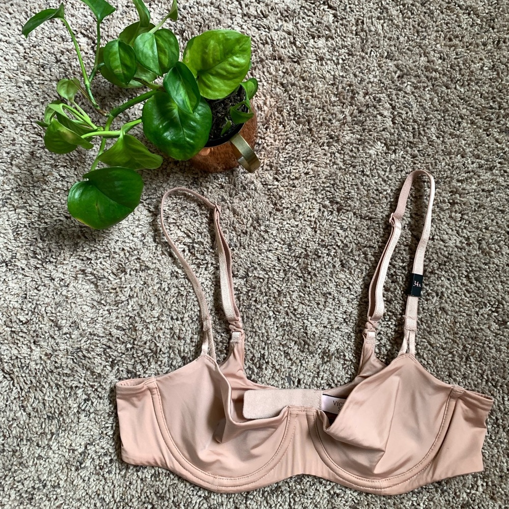 NWT Victoria’s Secret Push-up without Padding Underwire Bra 34A